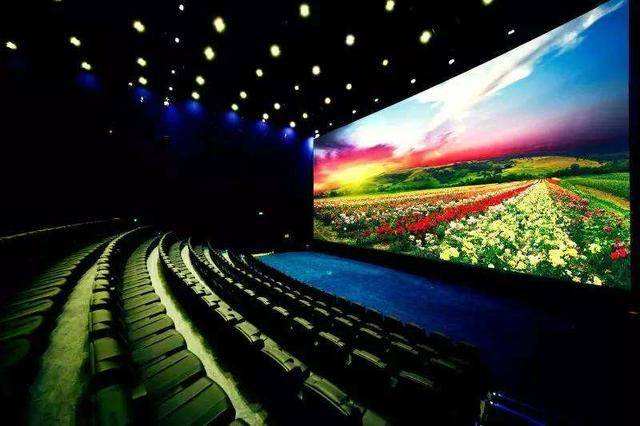 映画館のための小型導かれたスクリーン